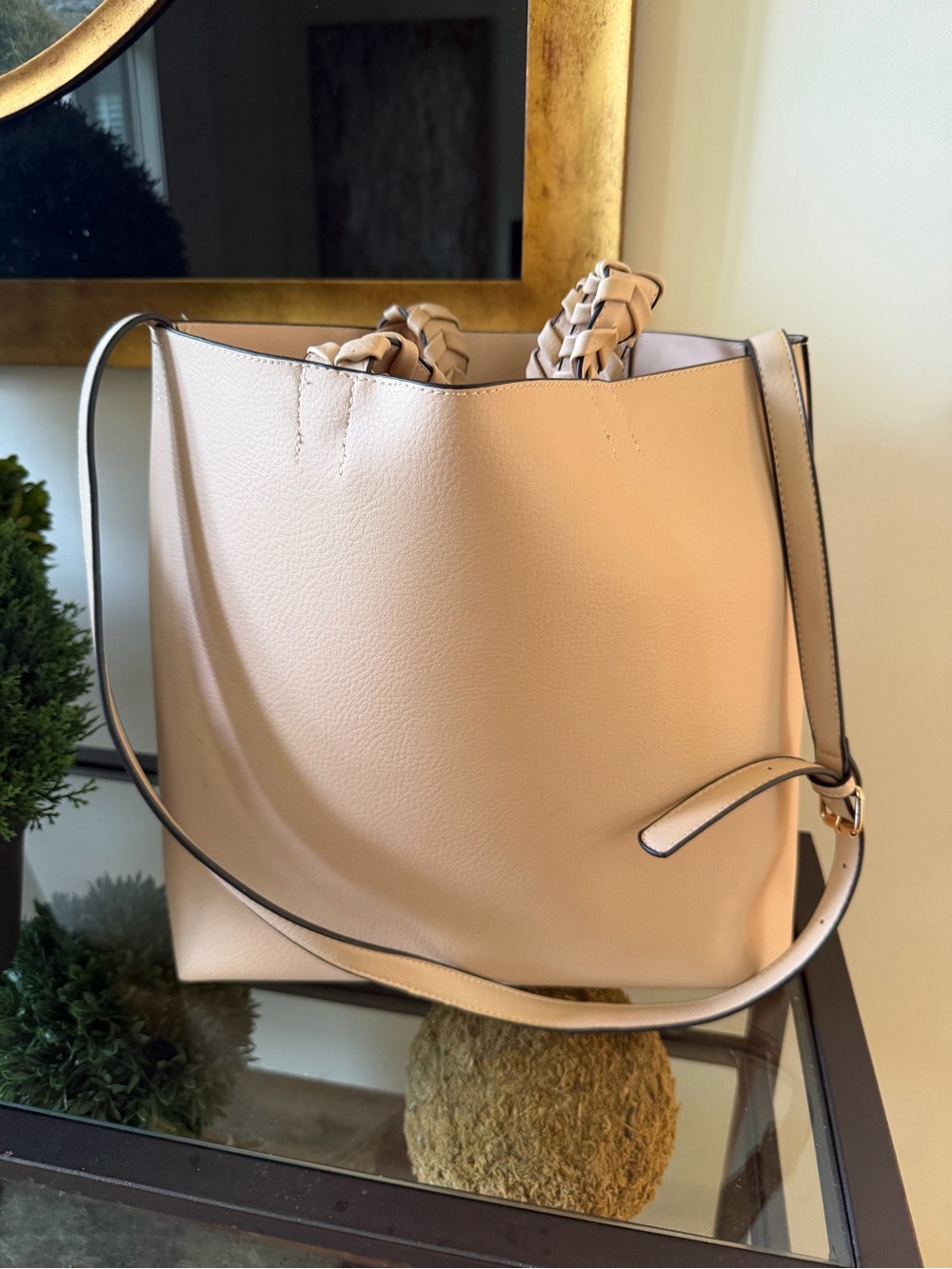 JULES KAE VEGAN LEATHER
BLUSH TOTE FROM RACHEL
ZOE